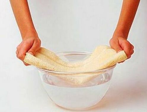 Compression with a towel soaked in warm water - preparing the penis for exercise